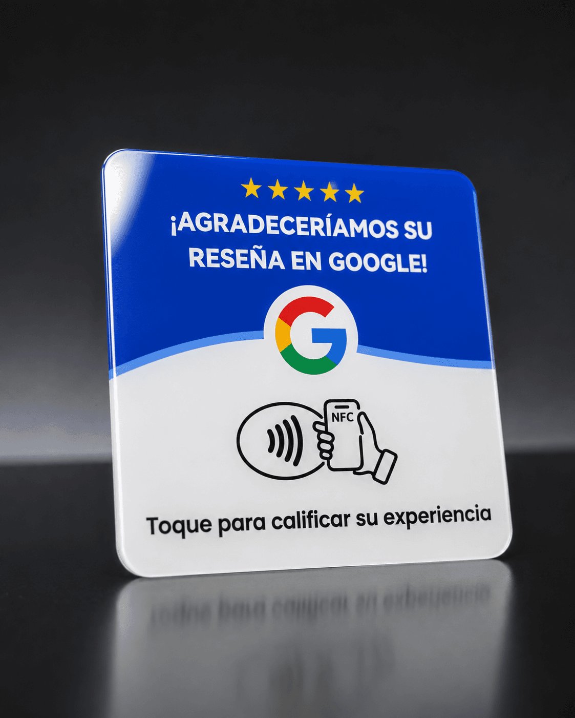 Ficha NFC de acrílico para reseñas de Google sobre un mostrador